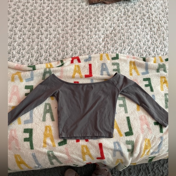 Hollister Gray Off the Shoulder Crop Top - Picture 3 of 3